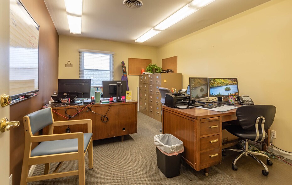 More Photos Of 4101 E 3rd St, Bloomington Office For Lease