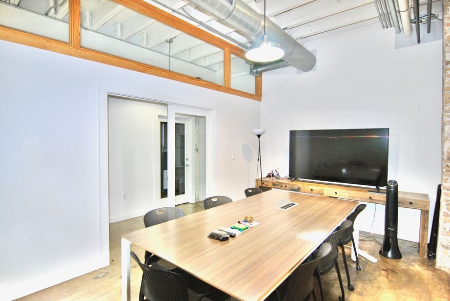 More Photos Of 1101 E 6th St, Austin Loft Creative Space For Lease