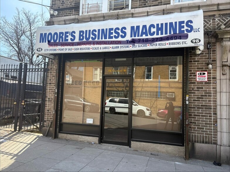 More Photos Of 98 Vreeland St, Staten Island Storefront Retail Residential For Lease