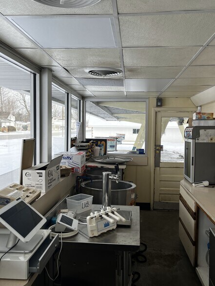 More Photos Of 421 W River St, Antwerp General Retail For Sale