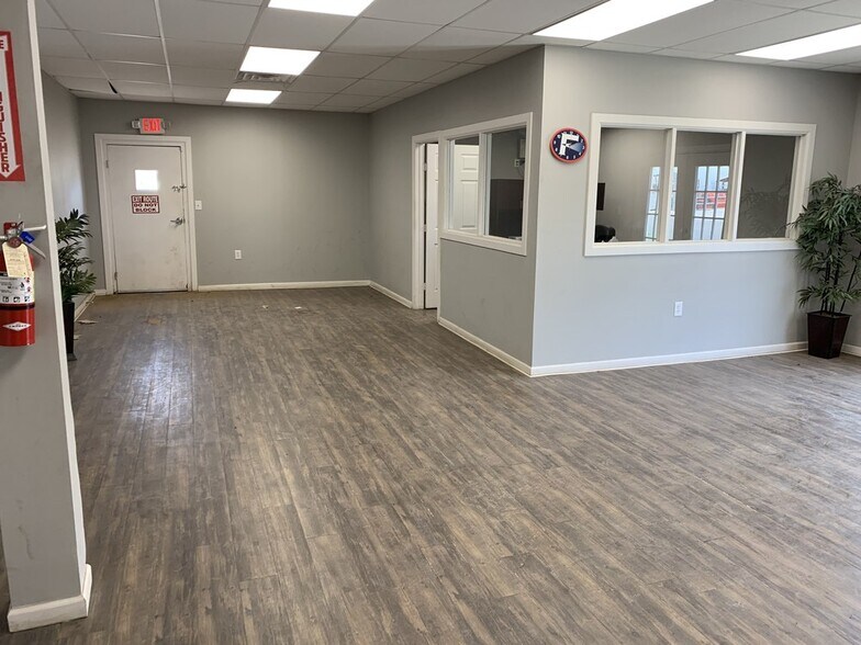 More Photos Of 311-405 19th St, Lubbock Warehouse For Sale