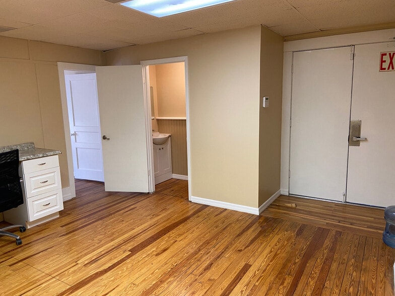 More Photos Of 101 W 1st St, Sanford Storefront For Sale