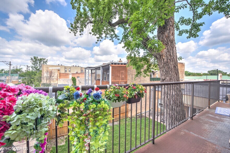 More Photos Of 6533 W North Ave, Oak Park Storefront Retail Office For Sale