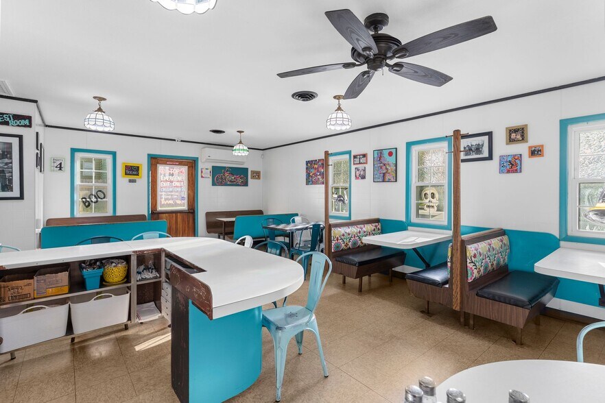 More Photos Of 45 S Walnut St, Sharpsville General Retail For Sale