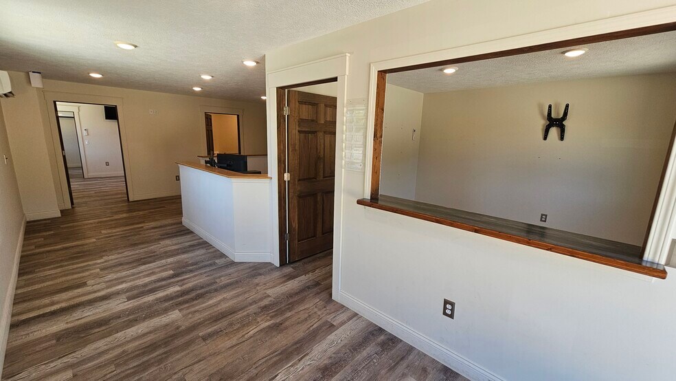 More Photos Of 1347 W Britton Rd, Morrice Truck Terminal For Sale