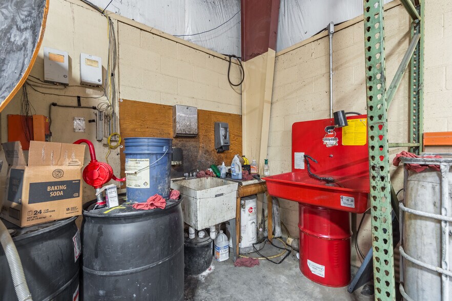 More Photos Of 111 N 12th St, West Columbia General Retail For Sale