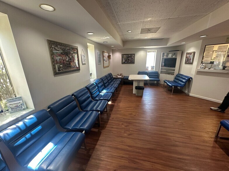 More Photos Of 98 James St, Edison Medical For Lease