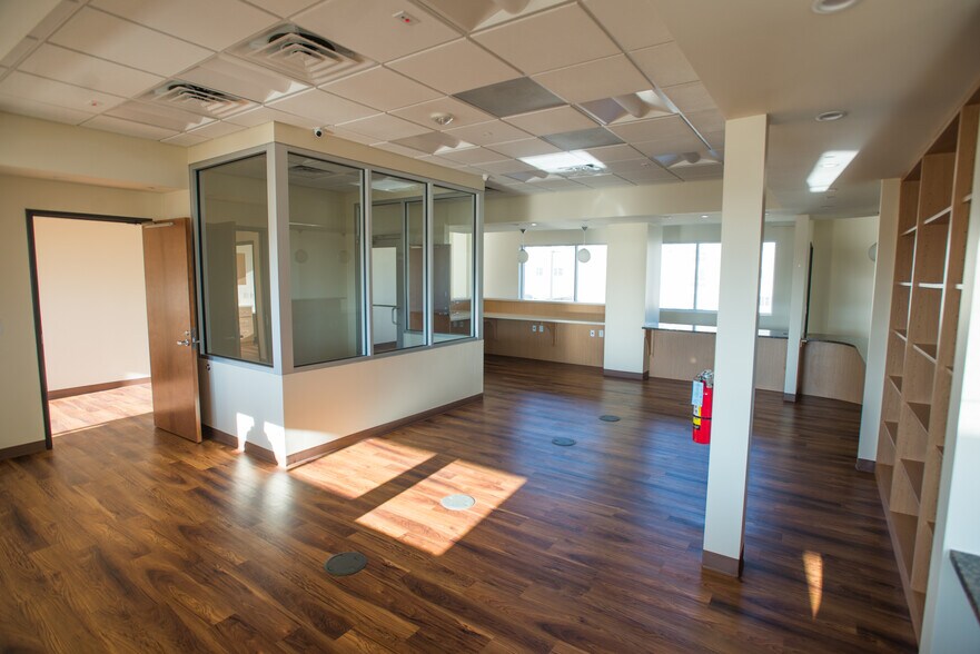More Photos Of 1701 W Royal Ln, Irving Medical For Lease