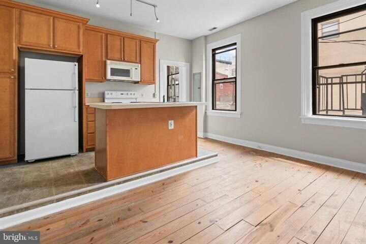 More Photos Of 2112 Fleet St, Baltimore Bar For Sale
