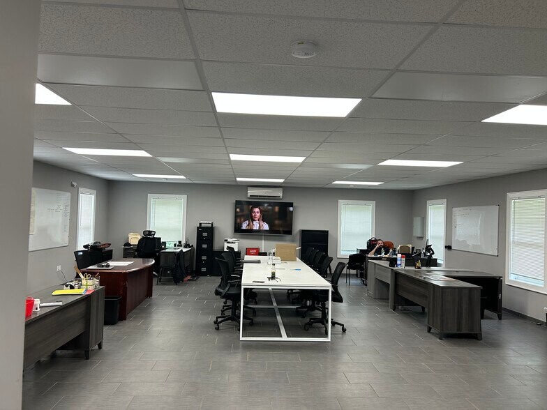 More Photos Of 200 Townline Rd, Kings Park Land For Lease