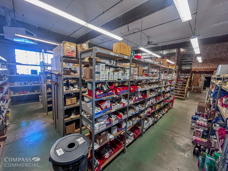 More Photos Of 1260 NE 1st St, Bend Warehouse For Lease