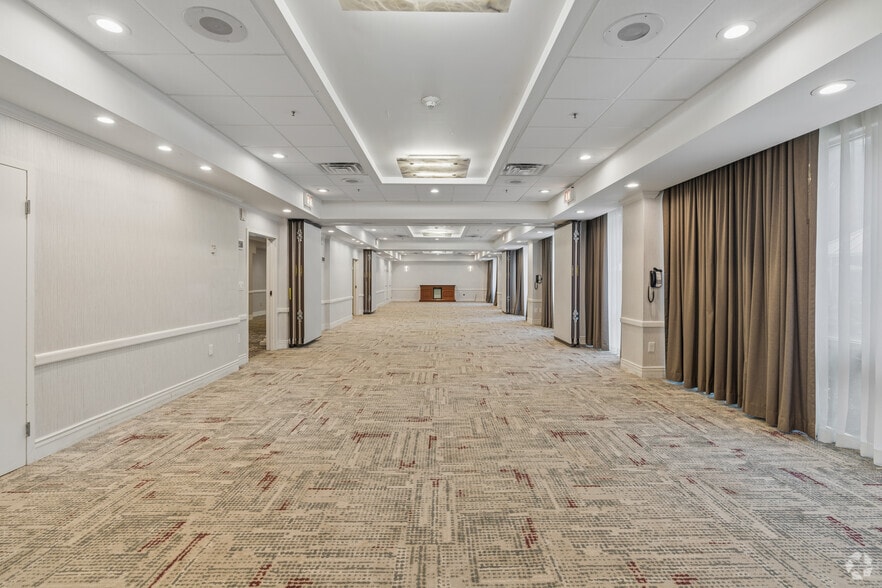 More Photos Of 6120 Peachtree Dunwoody Rd, Atlanta Hotel For Sale