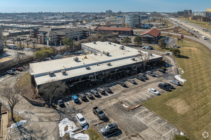 More Photos Of 2248-2268 Welsch Industrial Ct, Saint Louis Light Distribution For Lease