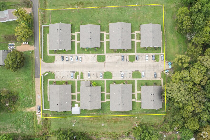 More Photos Of 303 Genesis Ct, Yazoo City Apartments For Sale