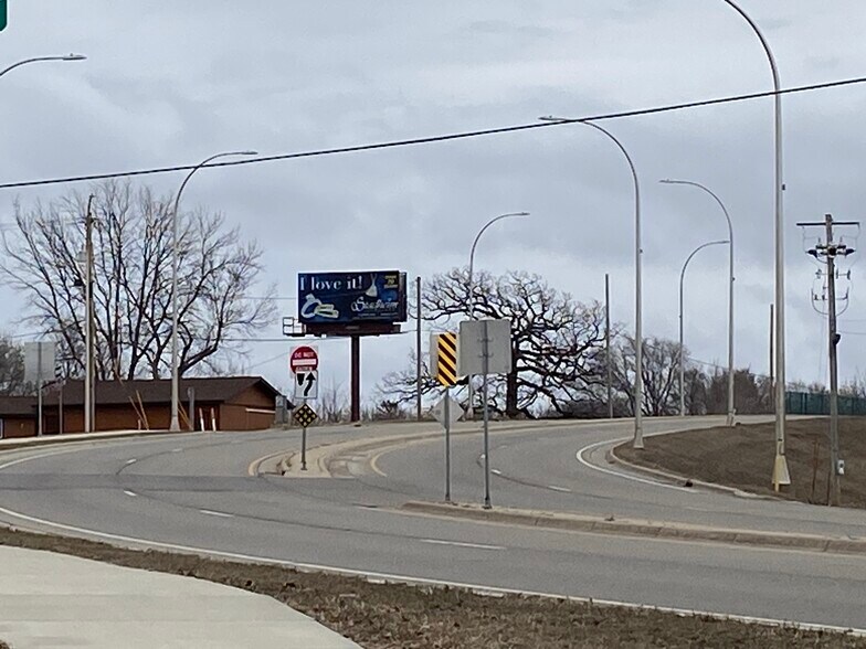 More Photos Of 817 Marshall St, Albert Lea Flex For Sale