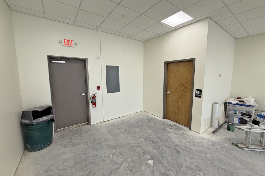 More Photos Of 315 S Courtenay Pky, Merritt Island Storefront Retail Office For Lease