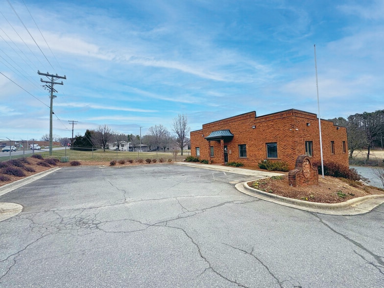 More Photos Of 4715 Bethania Station Rd, Winston-Salem Light Manufacturing For Lease