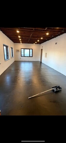 More Photos Of 627-655 N Cassady Ave, Columbus Light Distribution For Lease