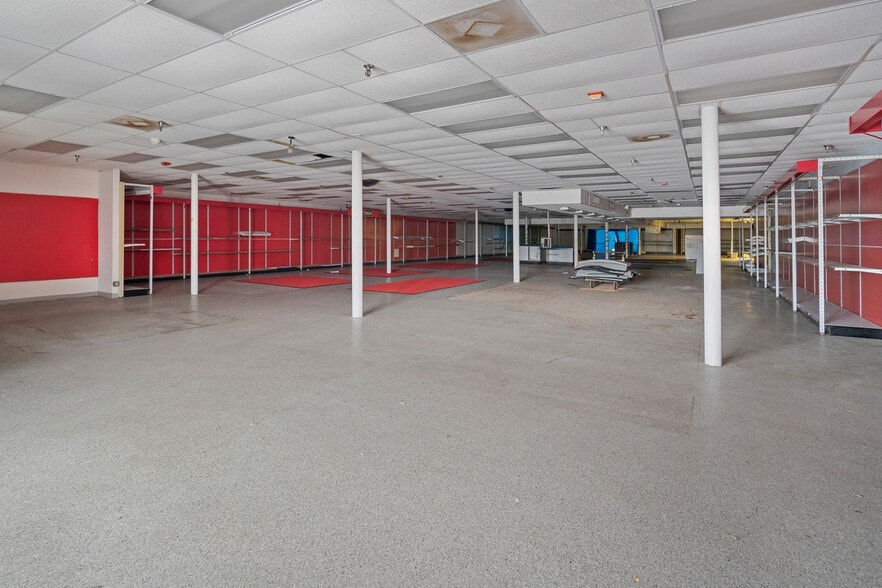 More Photos Of 4600 Park St N, Saint Petersburg Warehouse For Sale