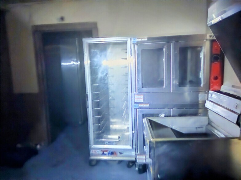 More Photos Of 1122 Gallatin St, Jackson Bar For Sale