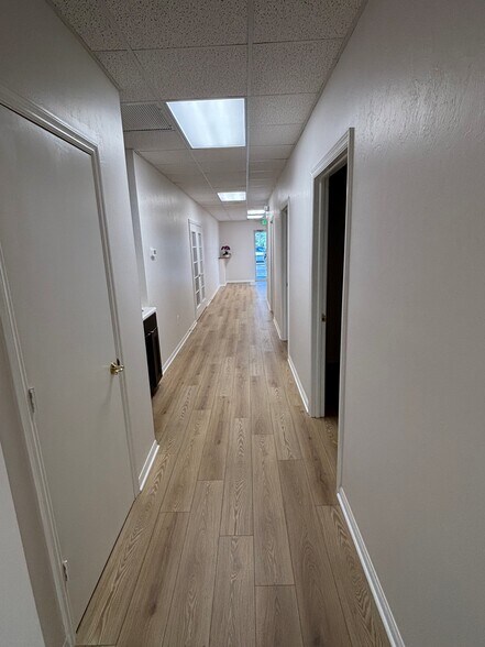 More Photos Of 8931 Conference Dr, Fort Myers Office For Lease