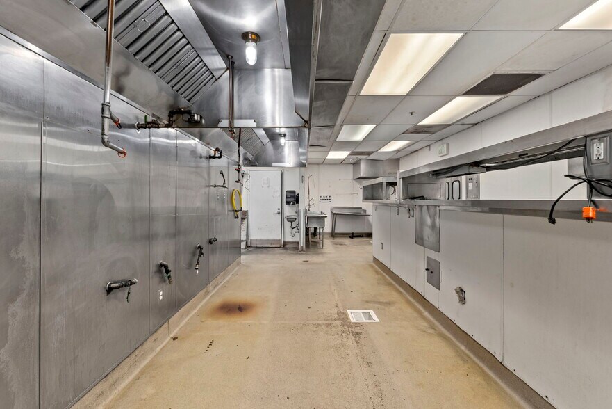 More Photos Of 29001 Canwood St, Agoura Hills Restaurant For Lease