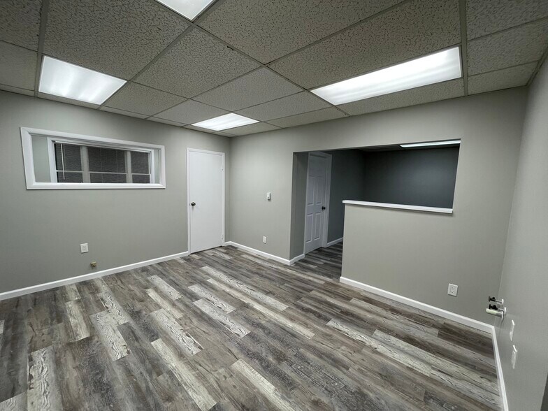 More Photos Of 2504 Grand Ave, Baldwin Office For Lease