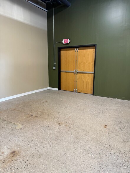 More Photos Of 635 New Park Ave, West Hartford Warehouse For Lease