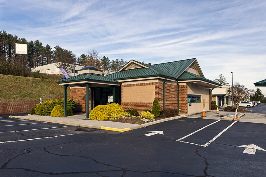 Primary Photo Of 1708 N Eastman Rd, Kingsport Bank For Sale