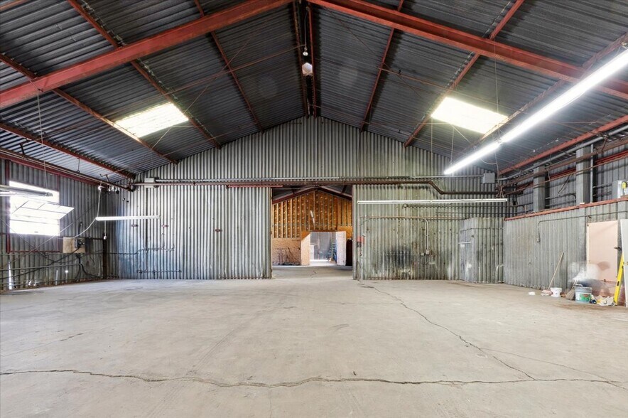 More Photos Of 8428 San Fernando Rd, Sun Valley Warehouse For Lease