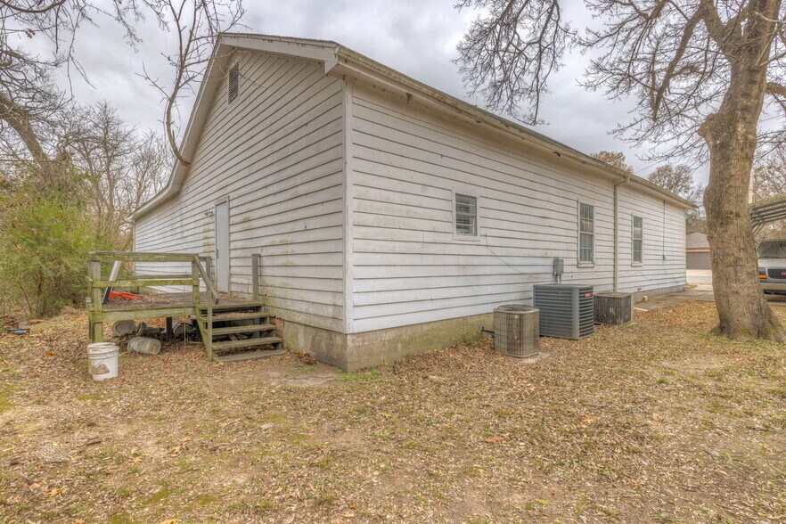 More Photos Of 215 S Bixby St, Coweta Religious Facility For Sale