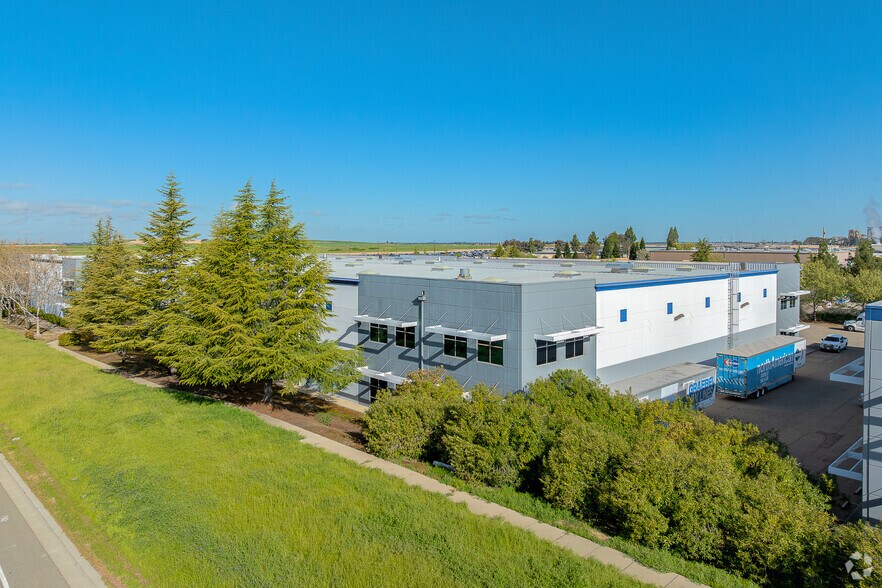 More Photos Of 3735 Cincinnati Ave, Rocklin Warehouse For Lease