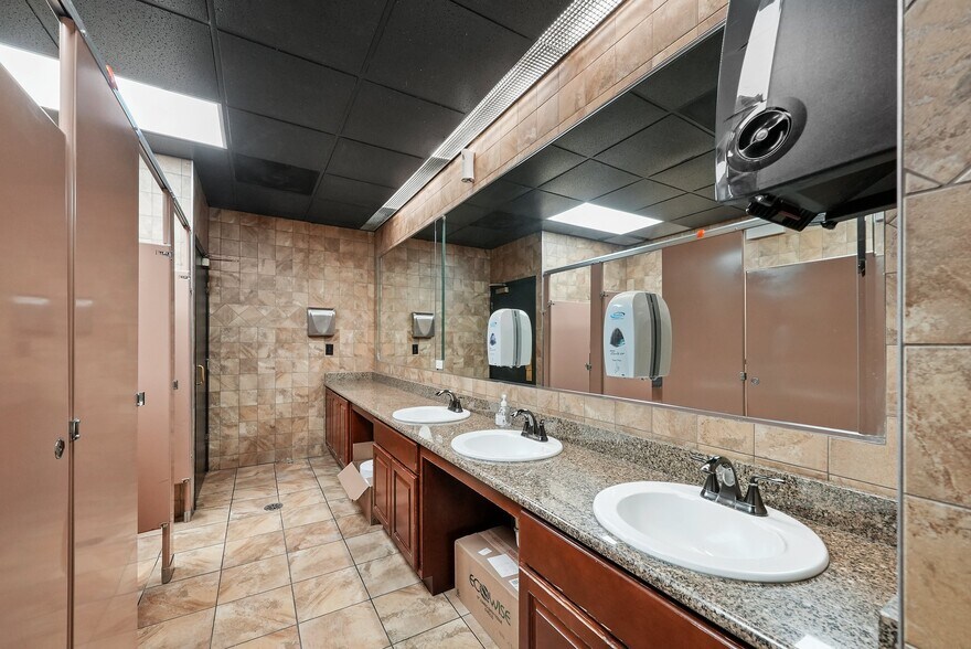 More Photos Of 5772 S Archer Ave, Chicago General Retail For Sale