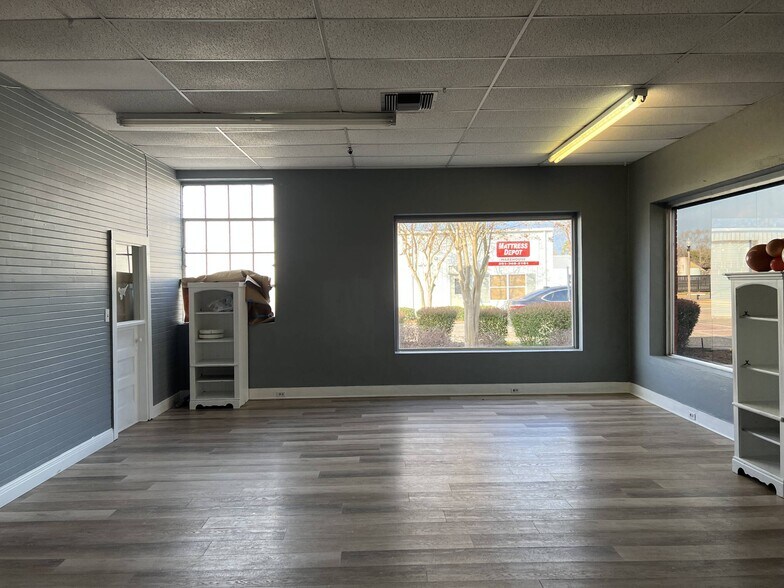 More Photos Of 111 W Ridgeley St, Atmore Storefront For Sale