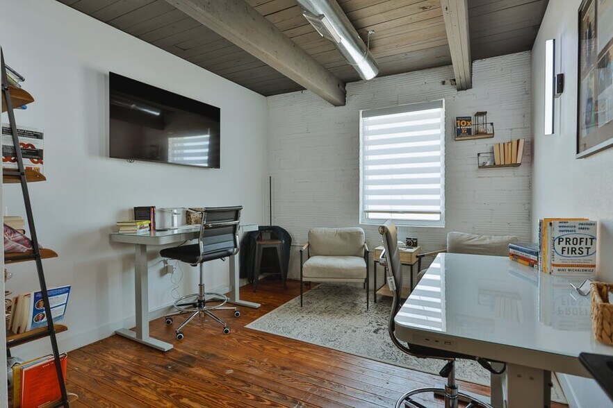 More Photos Of 611 Broadway, Lubbock Storefront For Sale