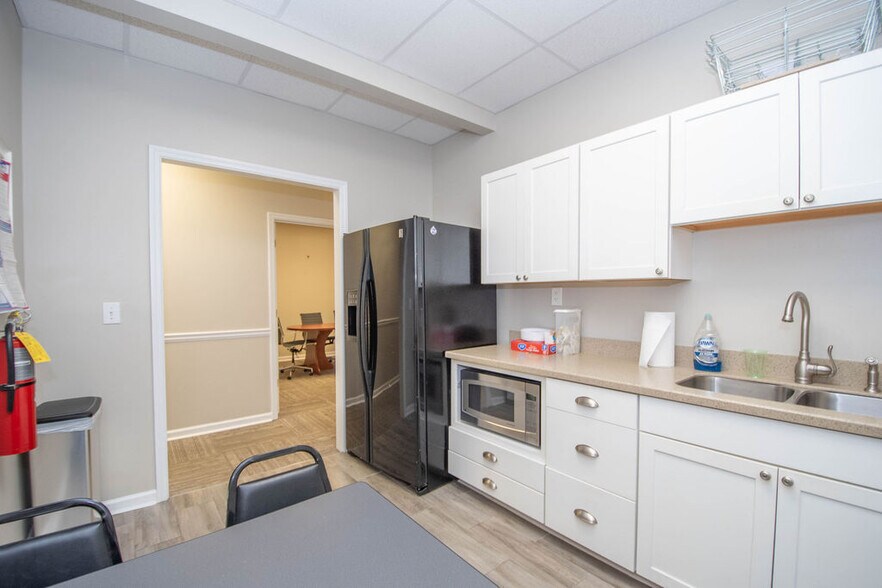 More Photos Of 14 Brown St, Newnan Office For Sale