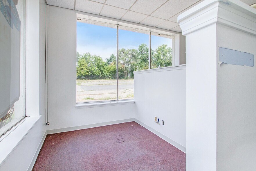 More Photos Of 600 N Clark St, Albion Auto Dealership For Sale