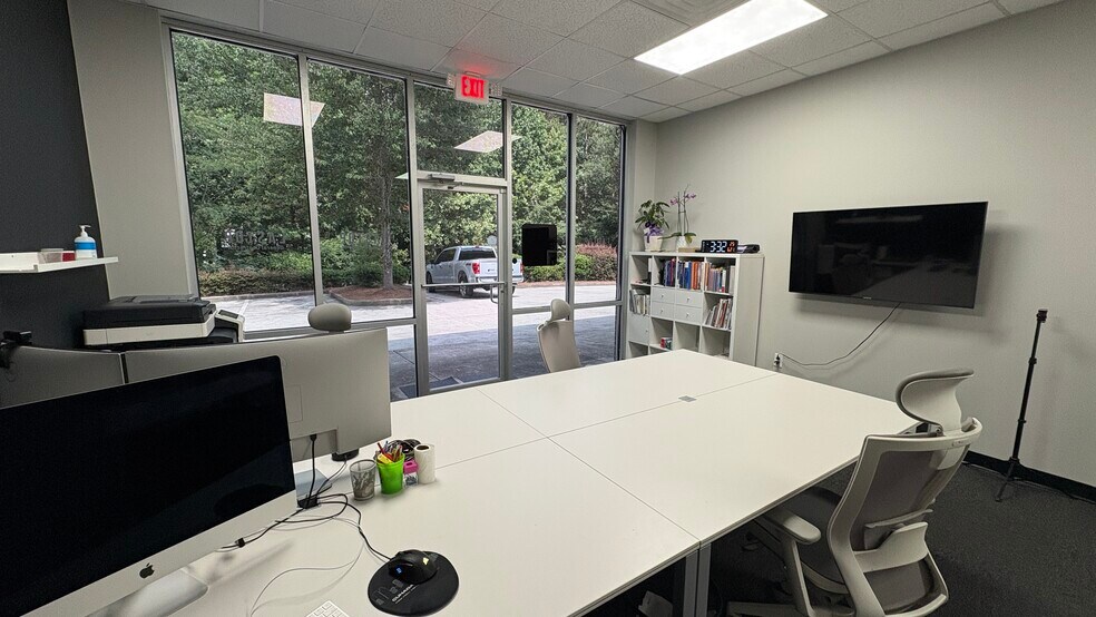 More Photos Of 4995 Buford Hwy, Peachtree Corners Light Distribution For Lease