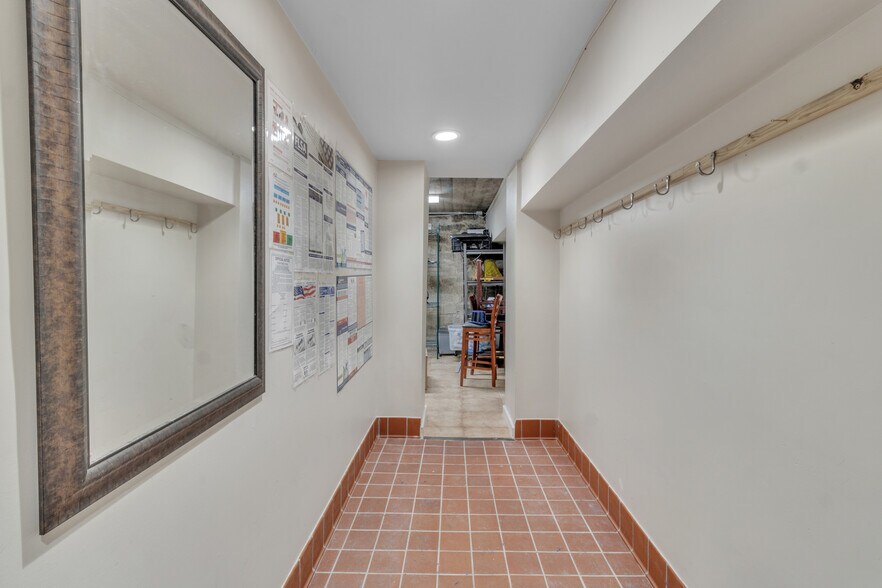 More Photos Of 33 S Carolina St, Hartwell Restaurant For Sale