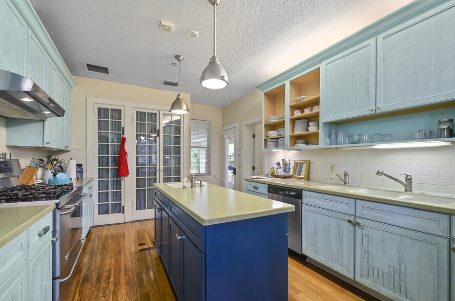 More Photos Of 620 N Tubb St, Oakland Specialty For Sale