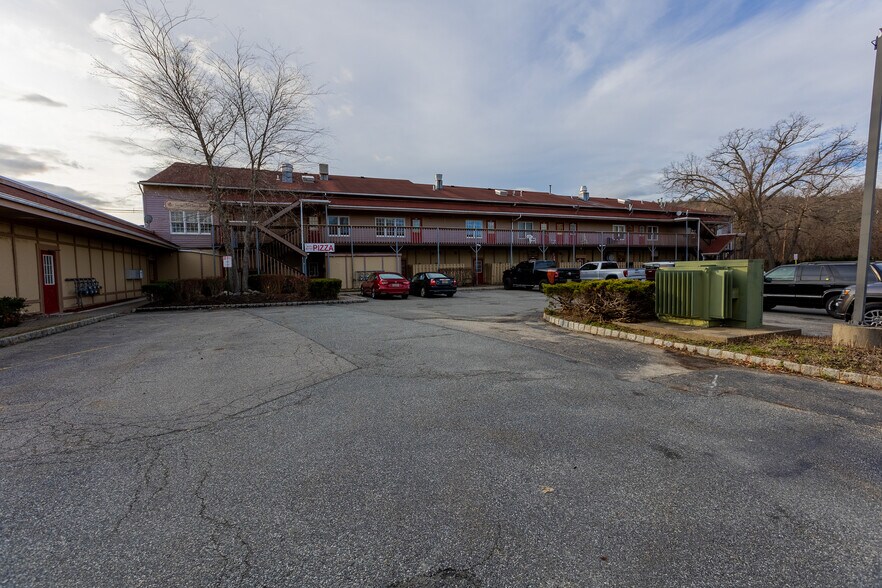 More Photos Of 1590-1610 Union Valley Rd, West Milford Freestanding For Lease