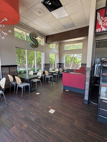 More Photos Of 2000 W Southlake Blvd, Southlake Fast Food For Lease