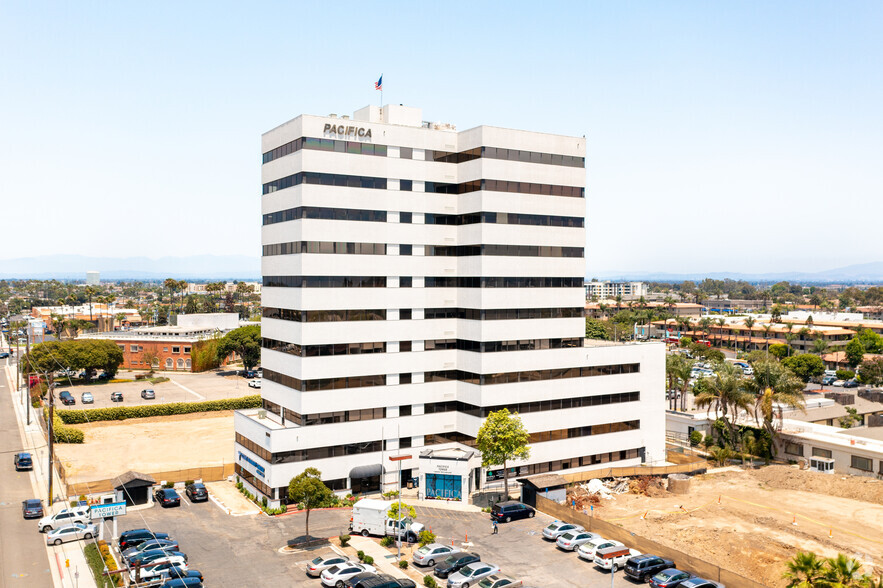 Primary Photo Of 18800 Delaware St, Huntington Beach Coworking Space