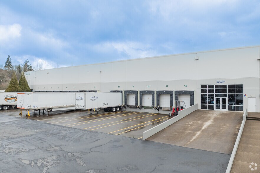More Photos Of 13023 SE Jennifer St, Clackamas Warehouse For Lease