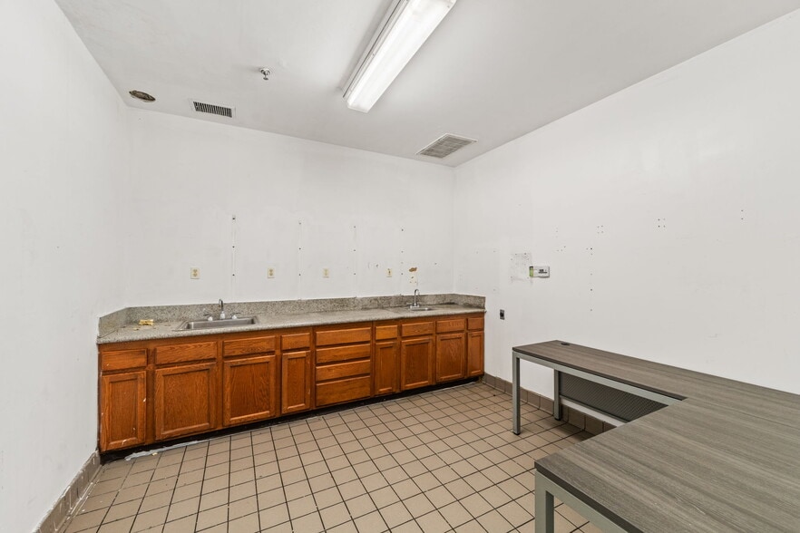More Photos Of 751 Via Lata, Colton Manufacturing For Sale