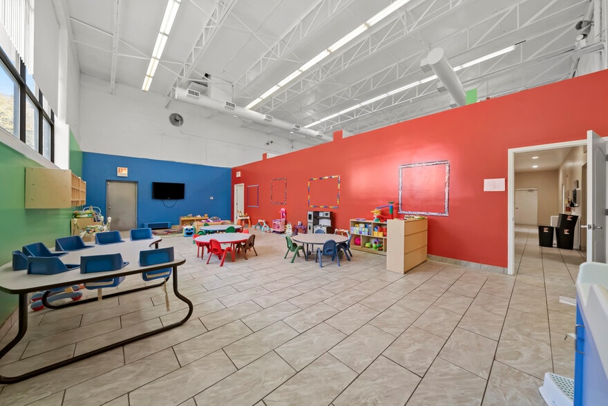 More Photos Of 1155 W 81st St, Chicago Daycare Center For Sale