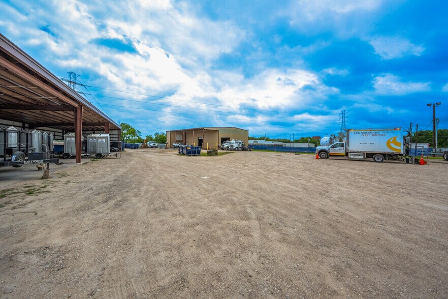 More Photos Of 1500 W Highway 6, Alvin Truck Terminal For Sale