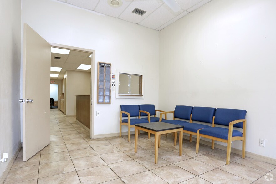 More Photos Of 3801 N University Dr, Sunrise Storefront Retail Office For Lease