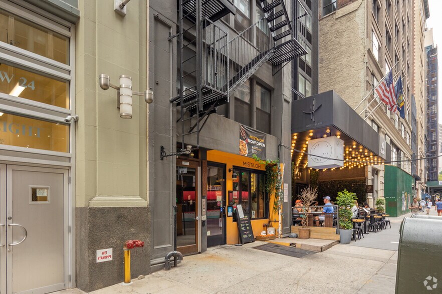 More Photos Of 41 W 24th St, New York Apartments For Lease