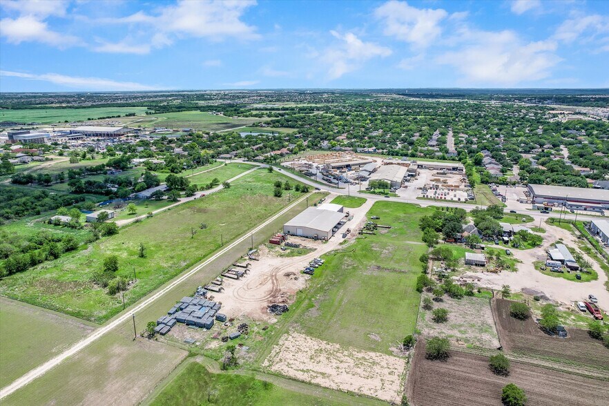 More Photos Of 1251 Bunton Creek Rd, Kyle Warehouse For Lease